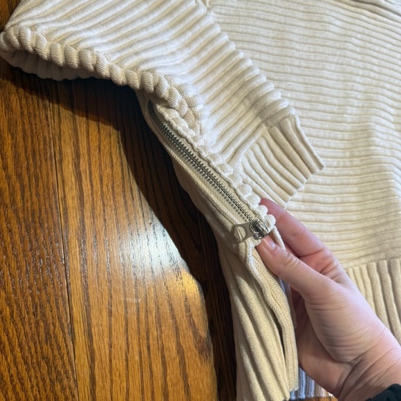 Varley Talbert Sweater Size Small - Picture 4 of 5